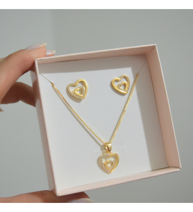 Conjunto coração vazado cravejado