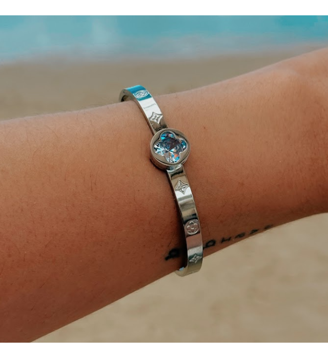 Bracelete aço inox com detalhe trevo