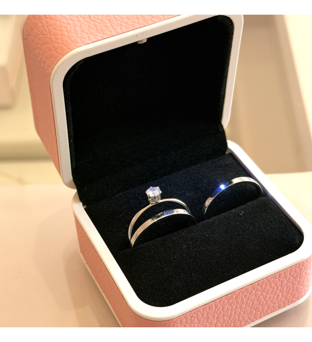 Par de alianças aço inox + solitário feminino